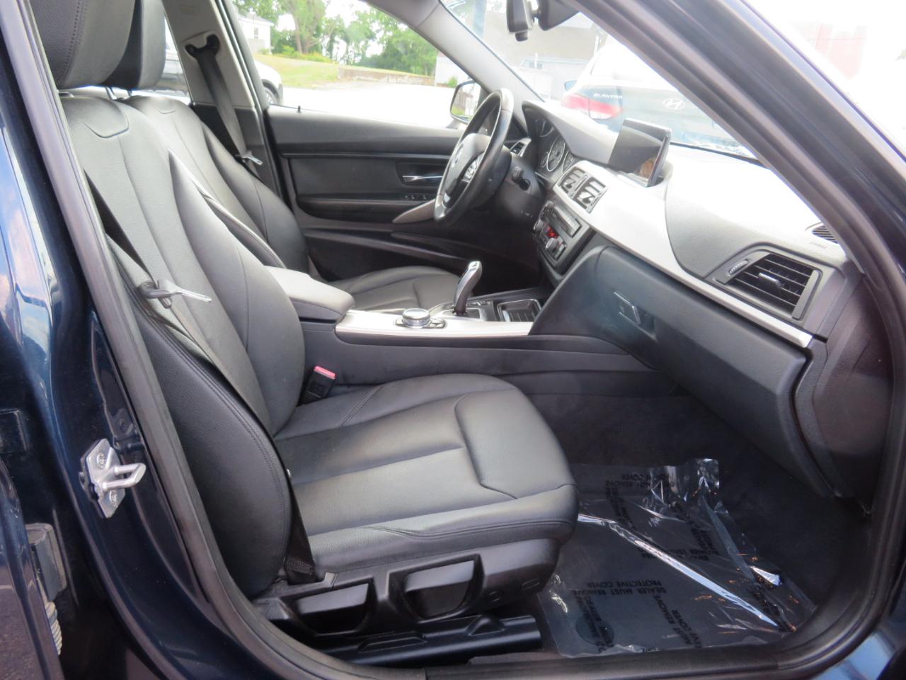BMW 3-Series 320i Sedan 2014