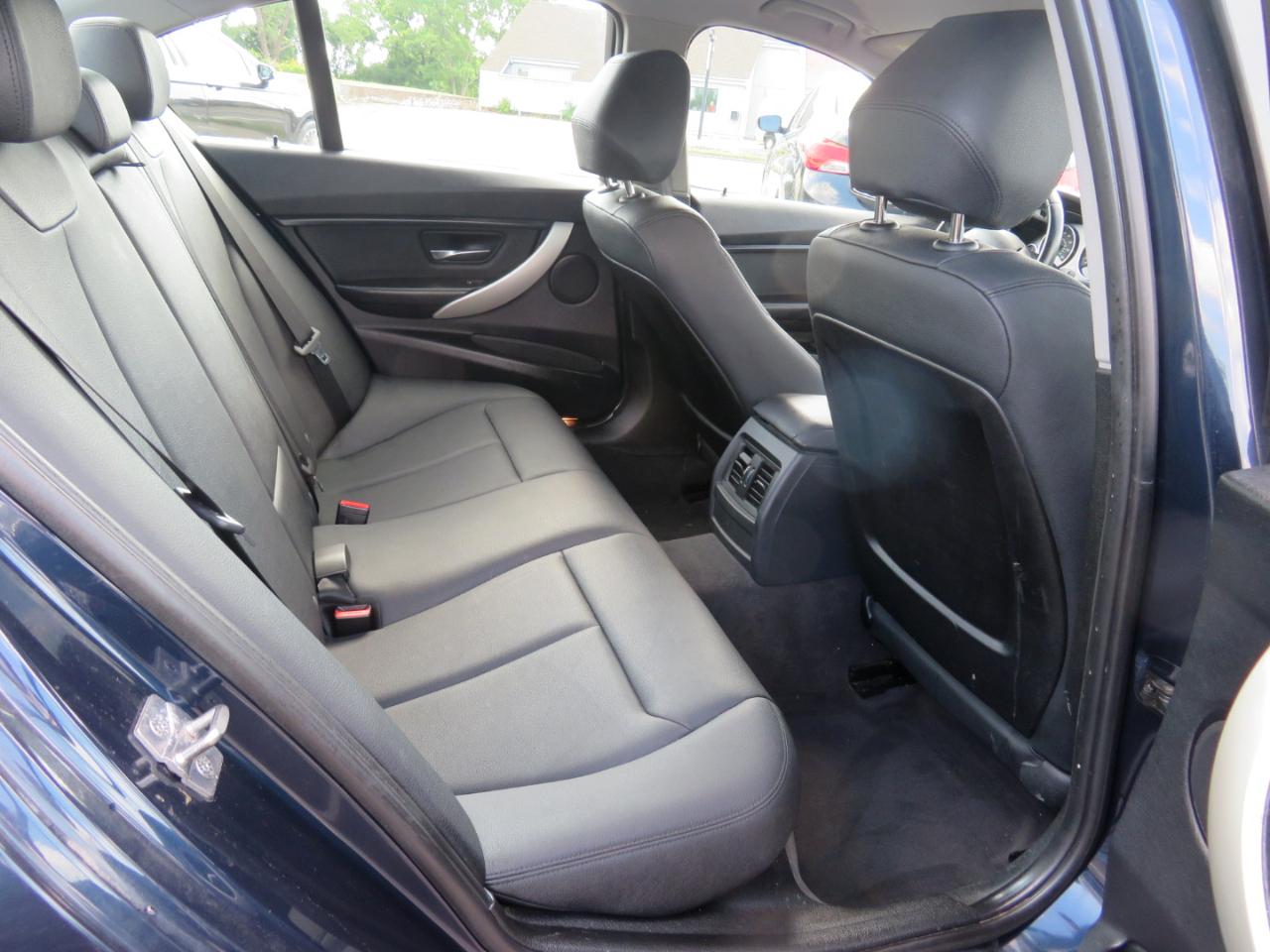 BMW 3-Series 320i Sedan 2014