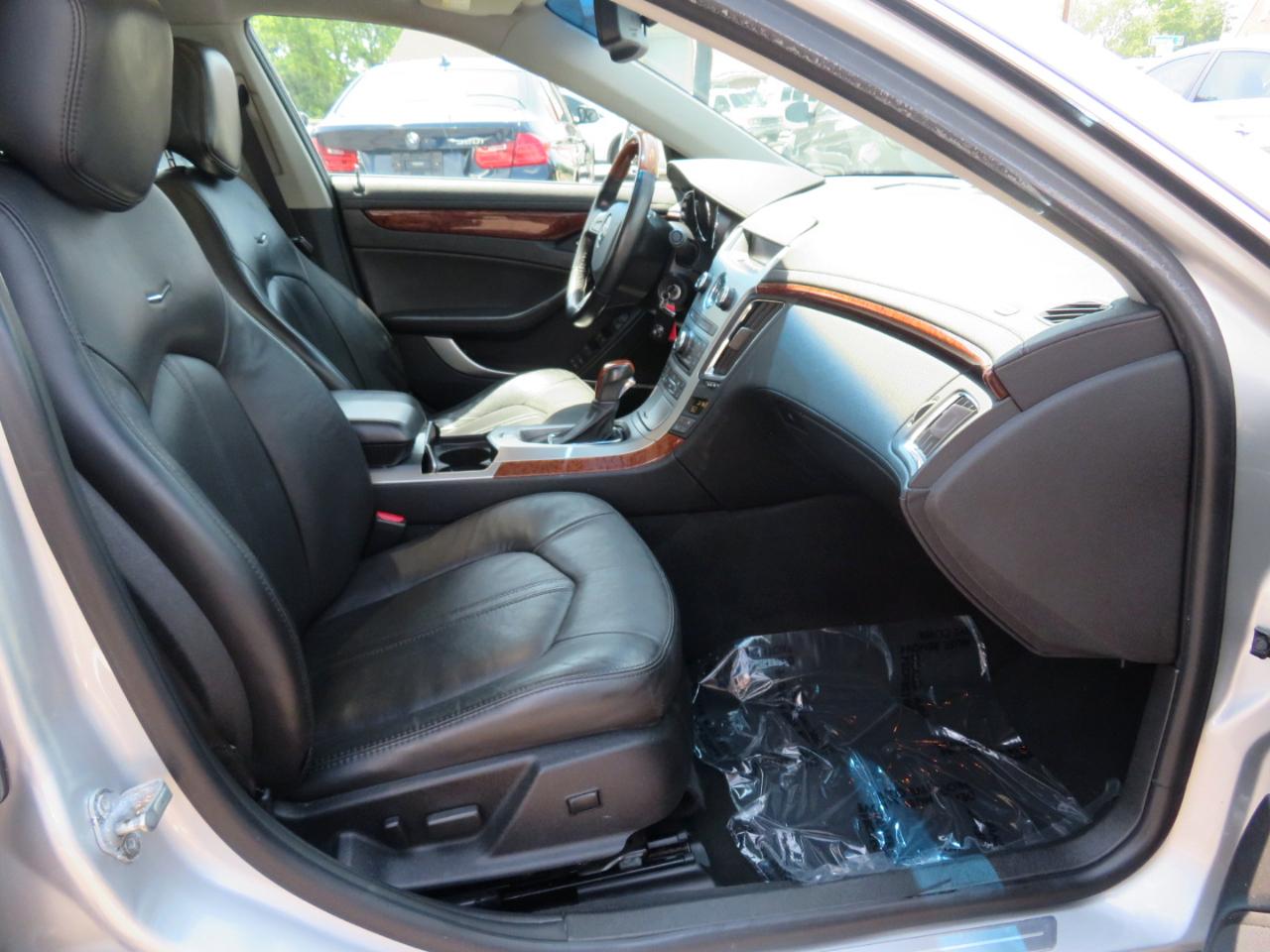 Cadillac CTS 3.0L Luxury AWD 2011