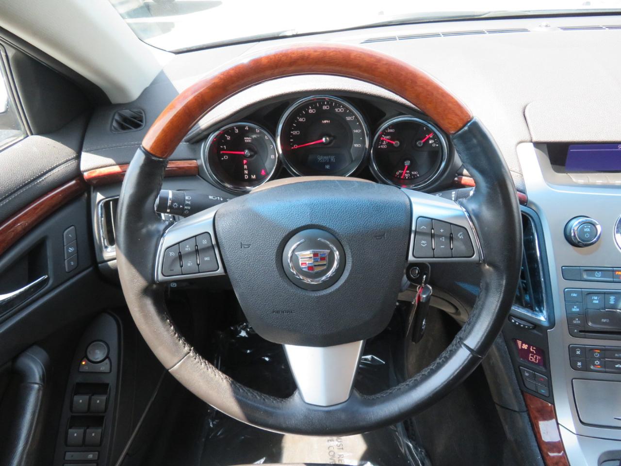 Cadillac CTS 3.0L Luxury AWD 2011