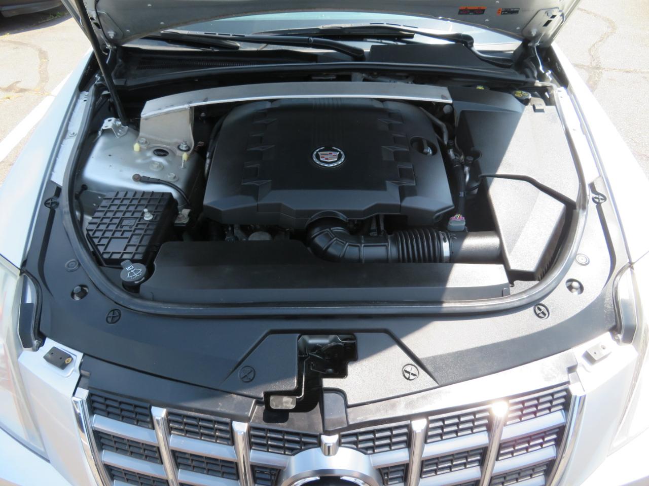 Cadillac CTS 3.0L Luxury AWD 2011