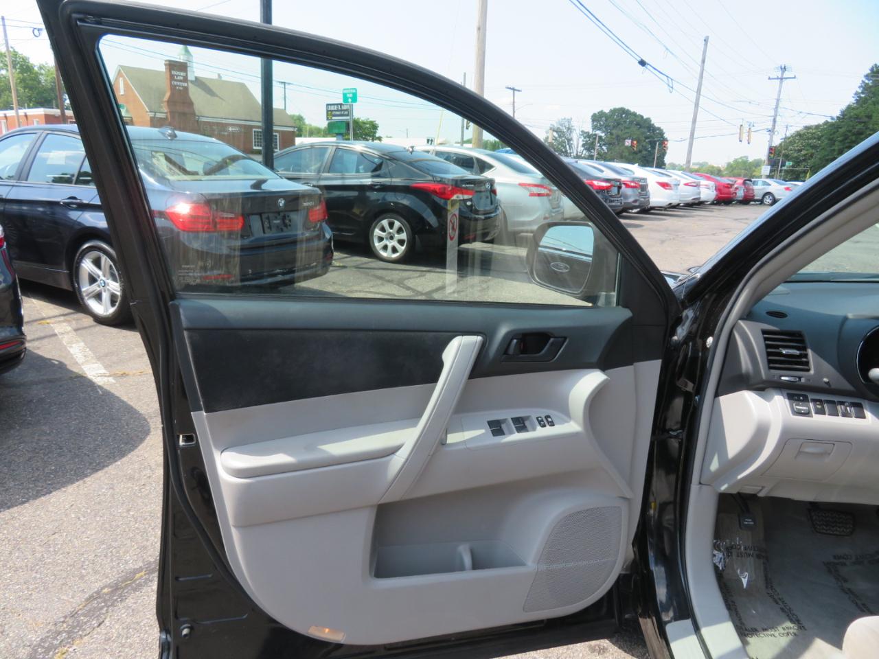 Toyota Highlander Base 4WD 2009