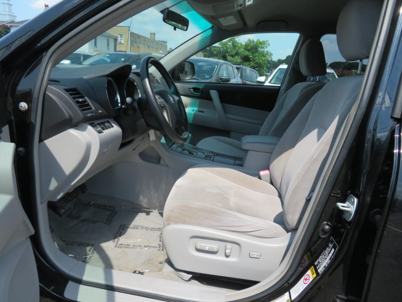 Toyota Highlander Base 4WD 2009