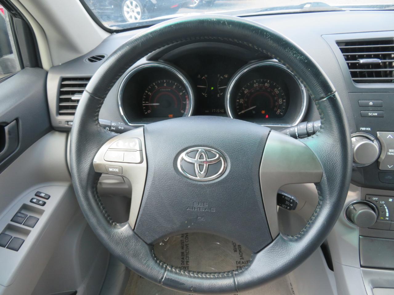 Toyota Highlander Base 4WD 2009