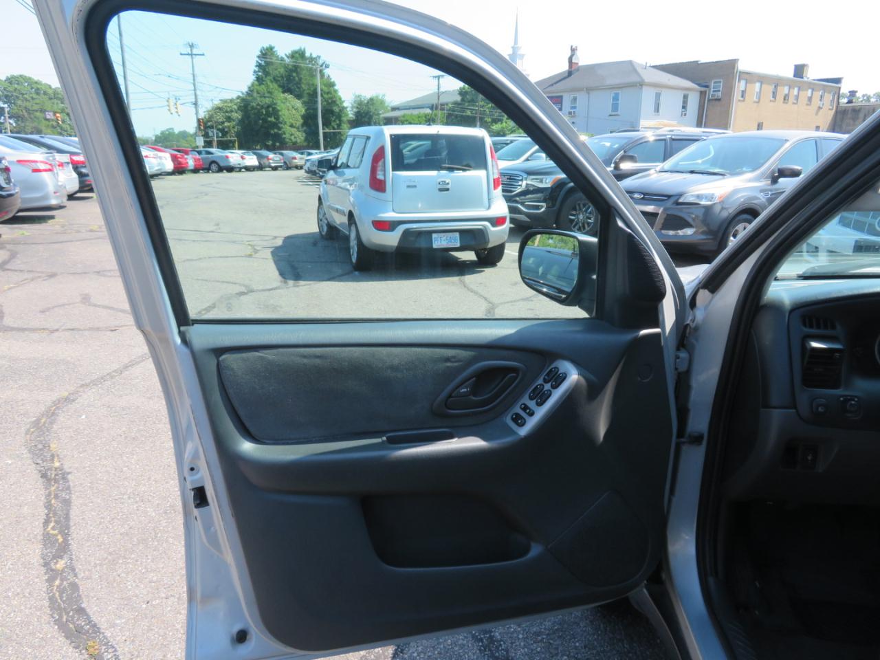 Mazda Tribute LX 4WD 2003