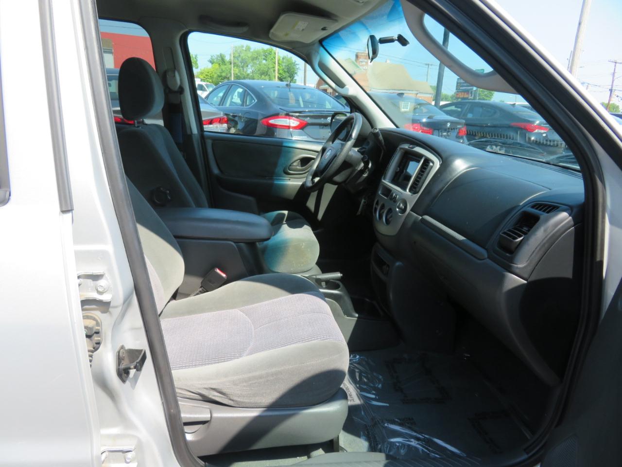 Mazda Tribute LX 4WD 2003