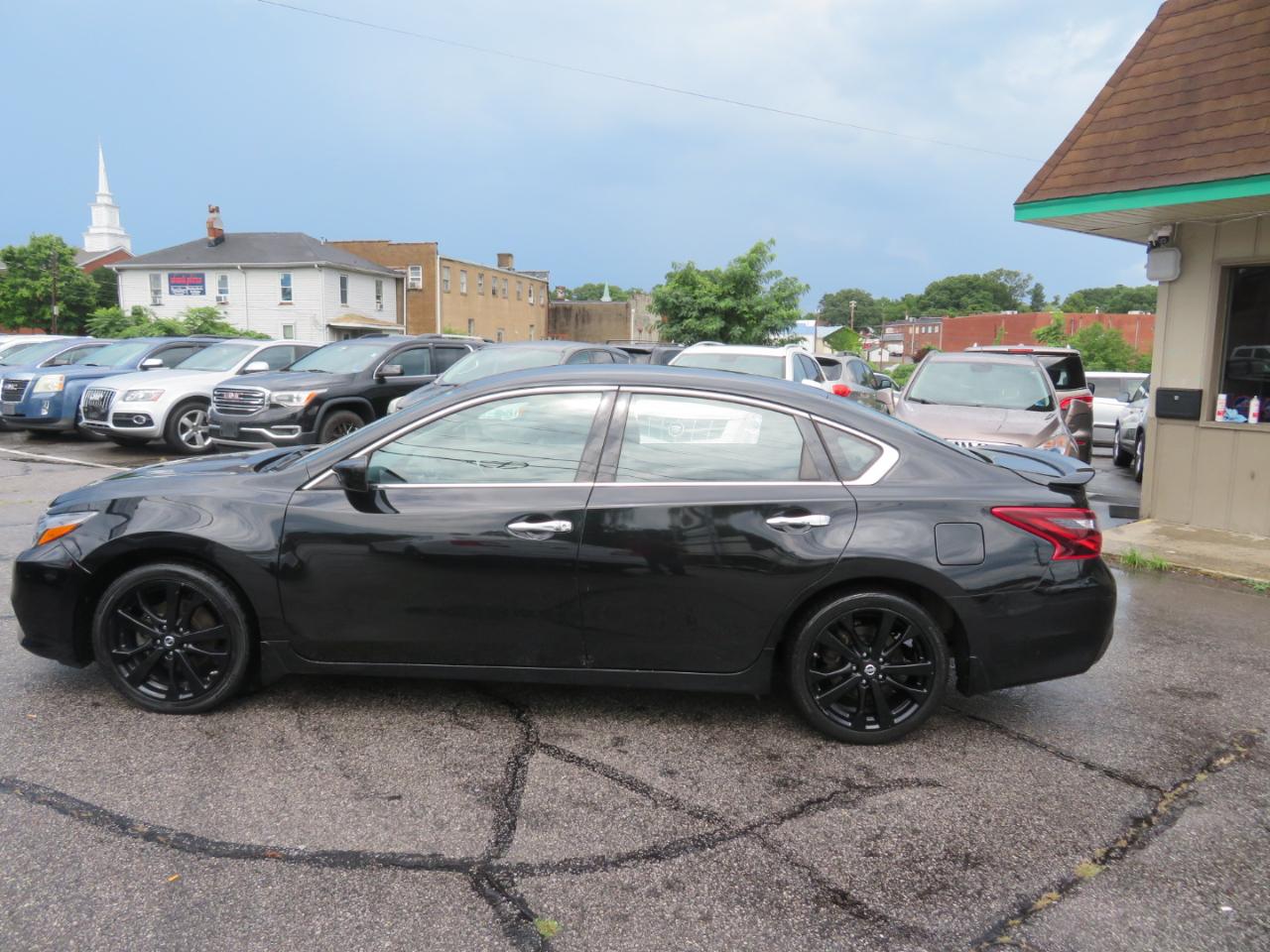 View vehicle photo 6