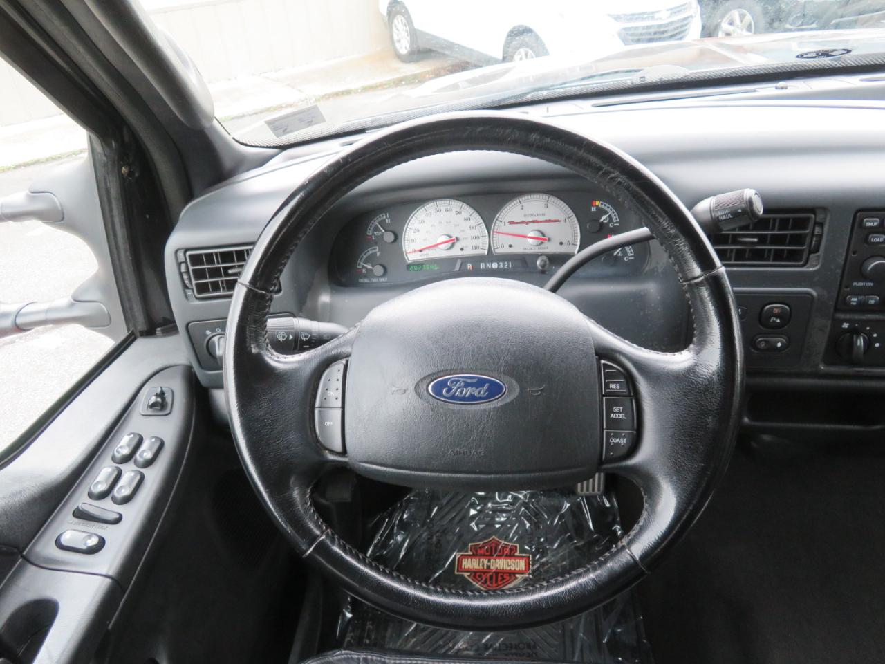 Ford F-250 SD Crew Cab Short Bed Harley Davidson 2004