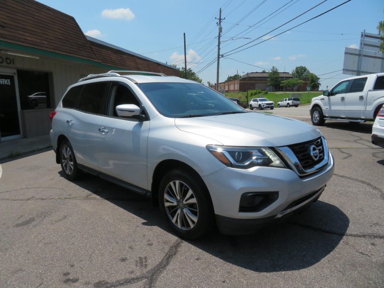 Nissan Pathfinder SV 2WD 2018