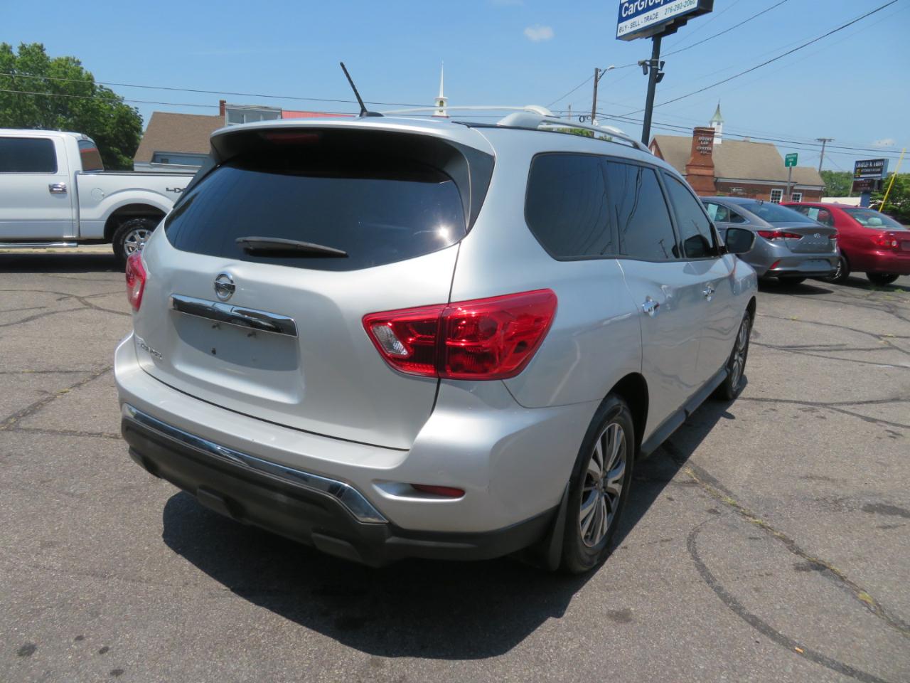 Nissan Pathfinder SV 2WD 2018