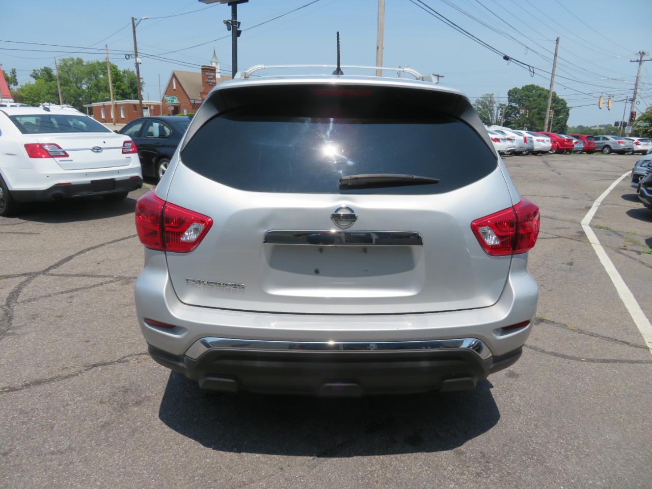 Nissan Pathfinder SV 2WD 2018