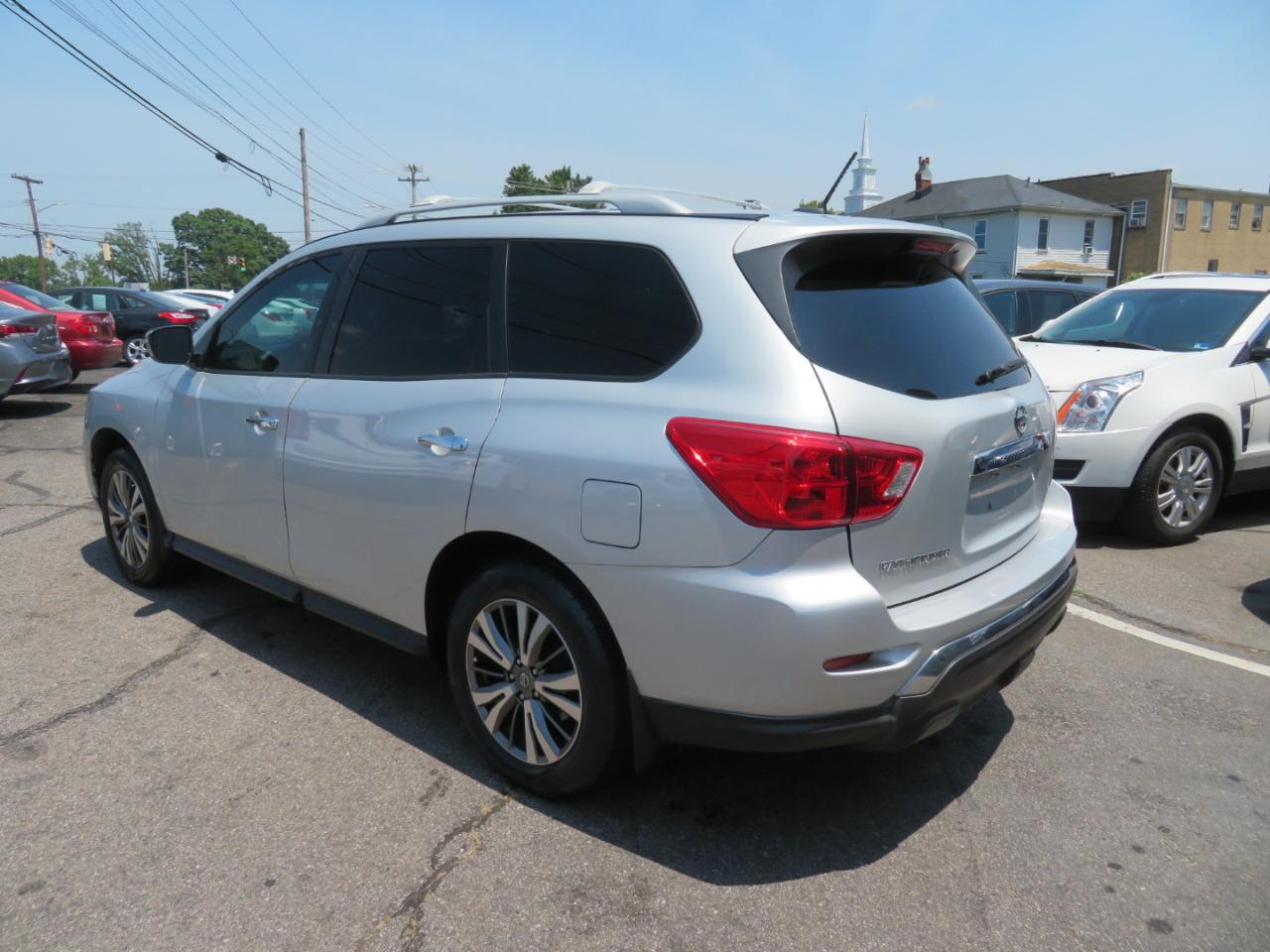 Nissan Pathfinder SV 2WD 2018