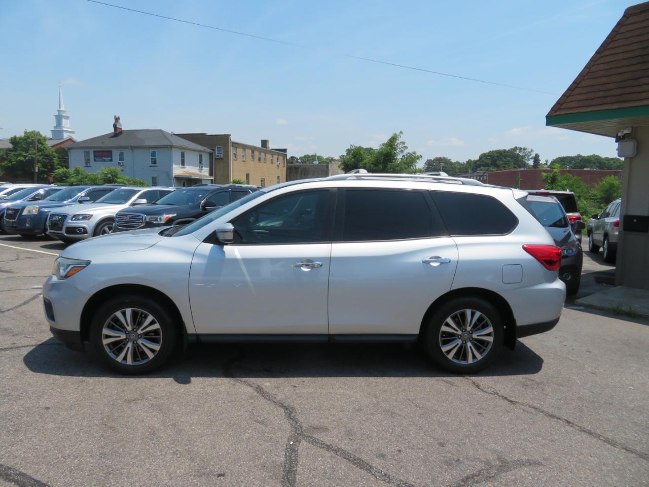 Nissan Pathfinder SV 2WD 2018