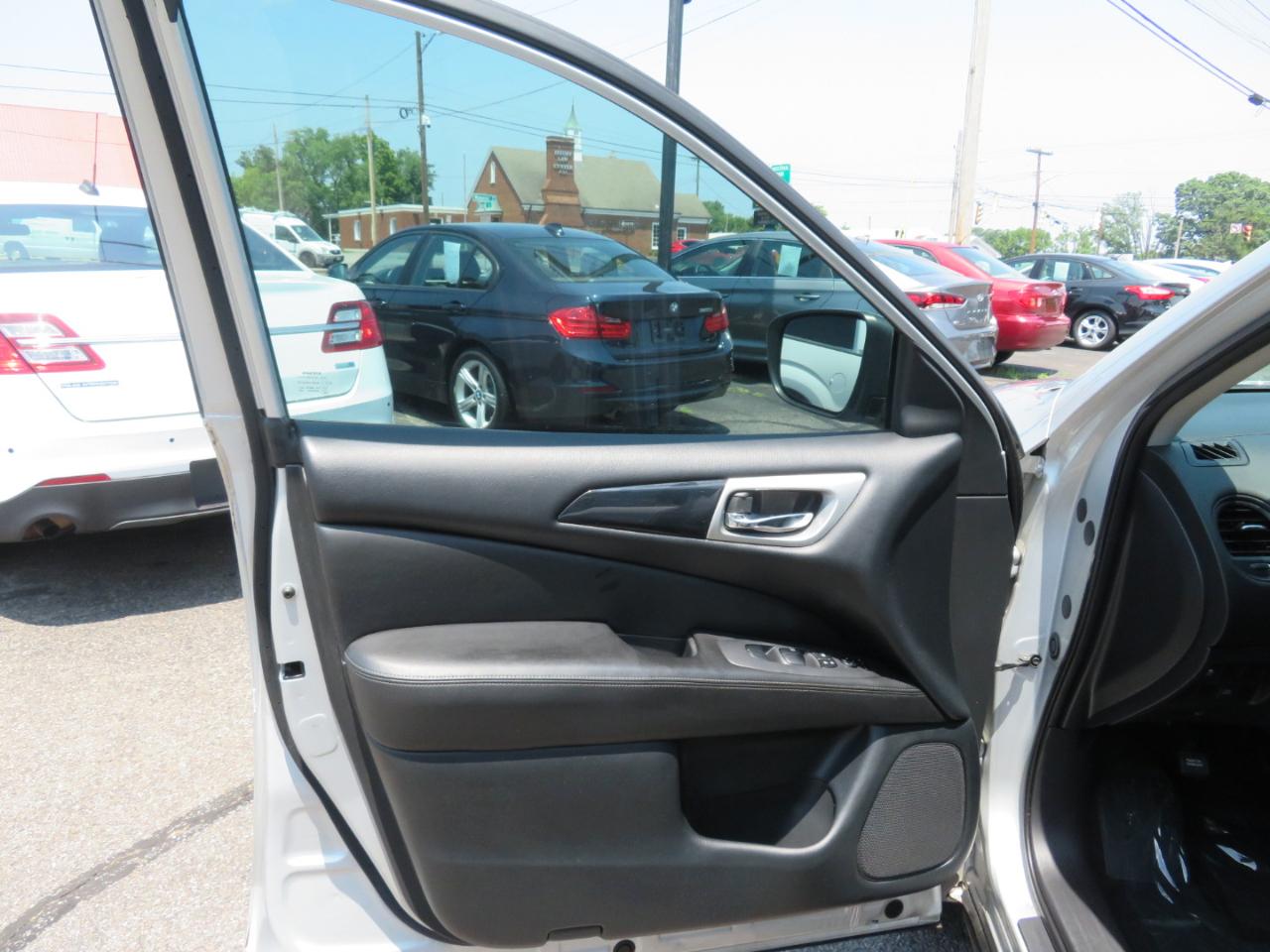 Nissan Pathfinder SV 2WD 2018