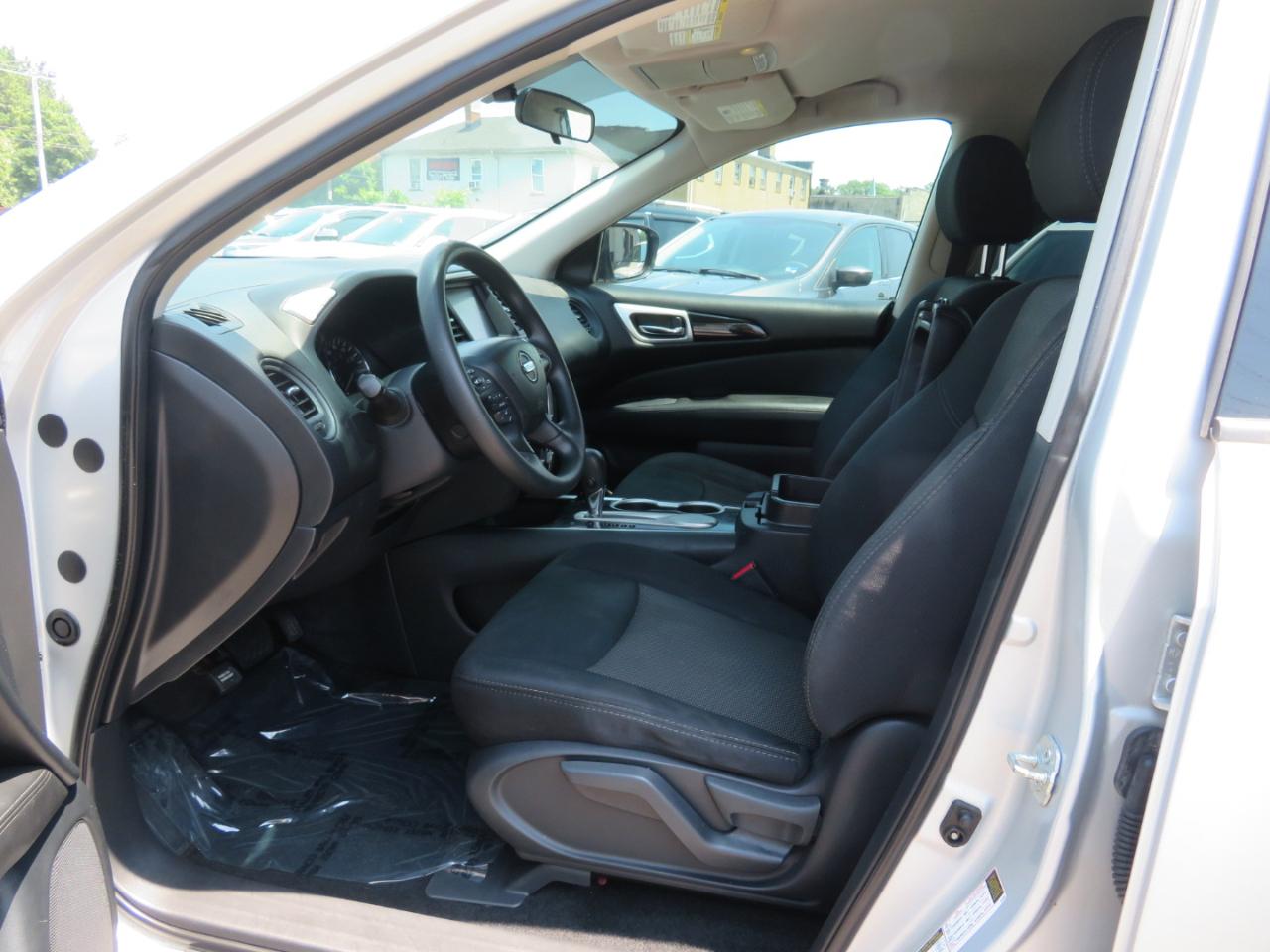 Nissan Pathfinder SV 2WD 2018