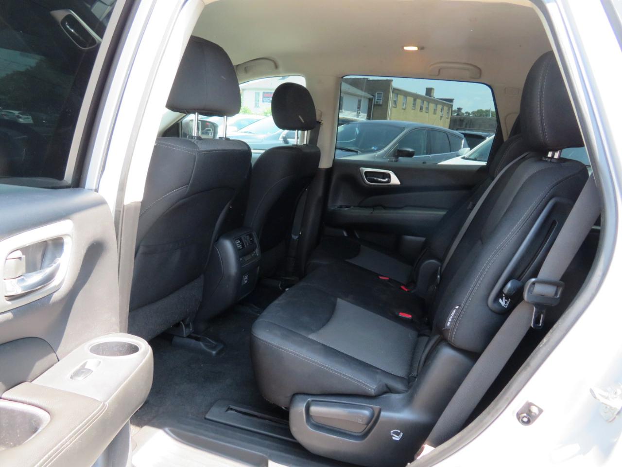 Nissan Pathfinder SV 2WD 2018