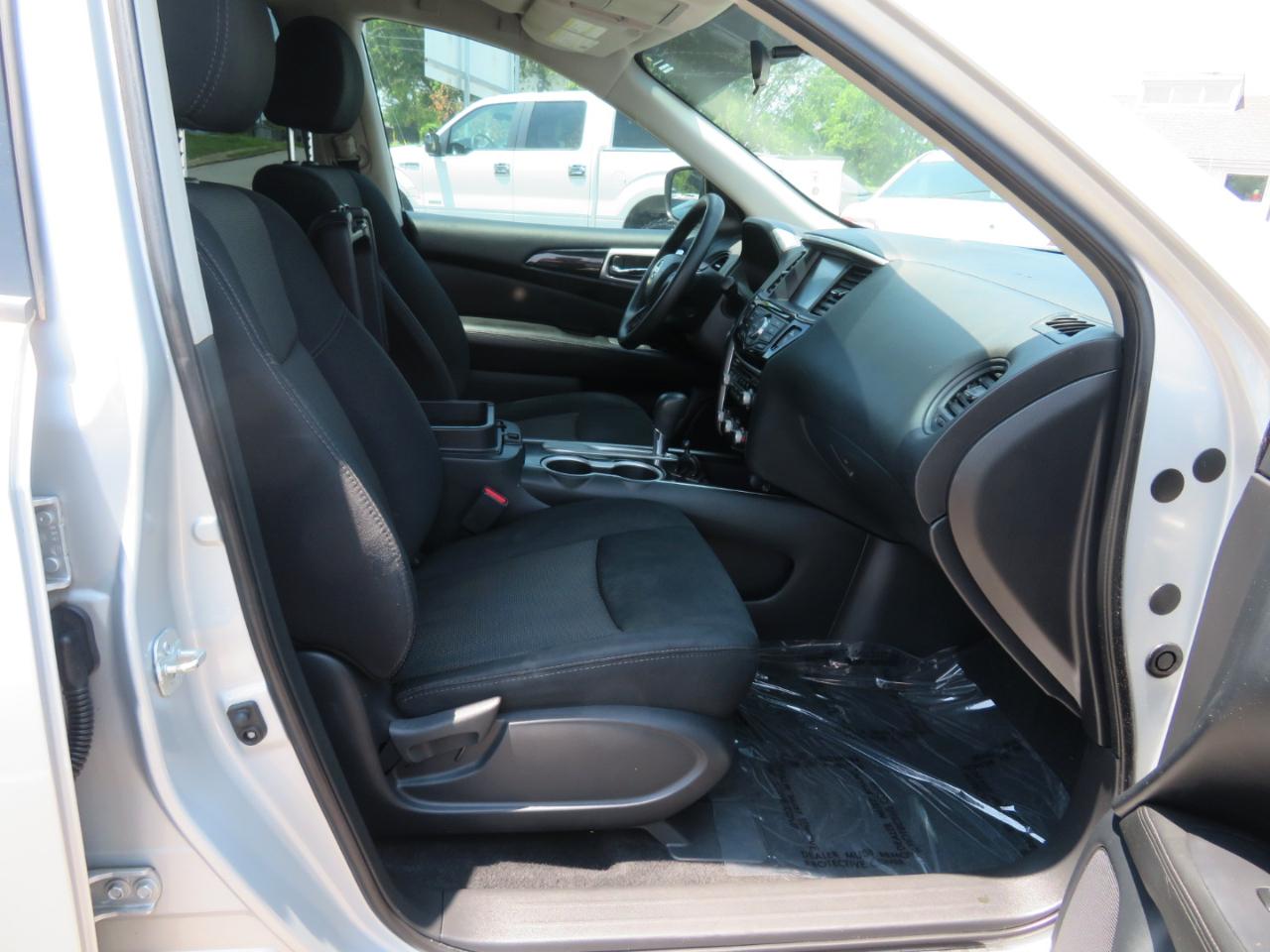 Nissan Pathfinder SV 2WD 2018