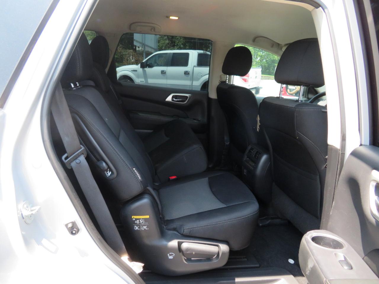 Nissan Pathfinder SV 2WD 2018
