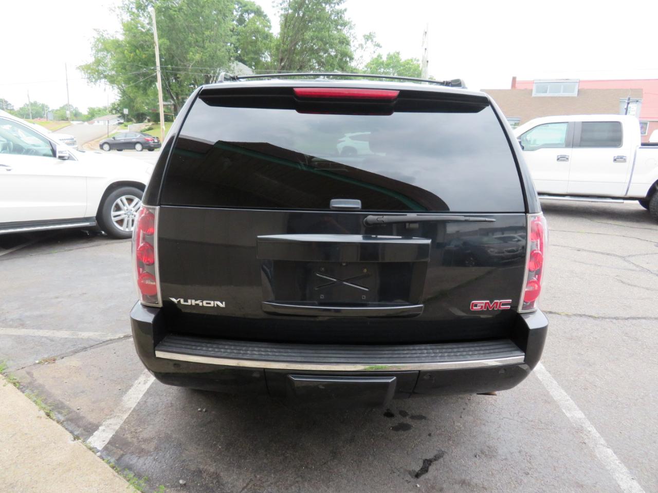 GMC Yukon Denali 4WD 2013