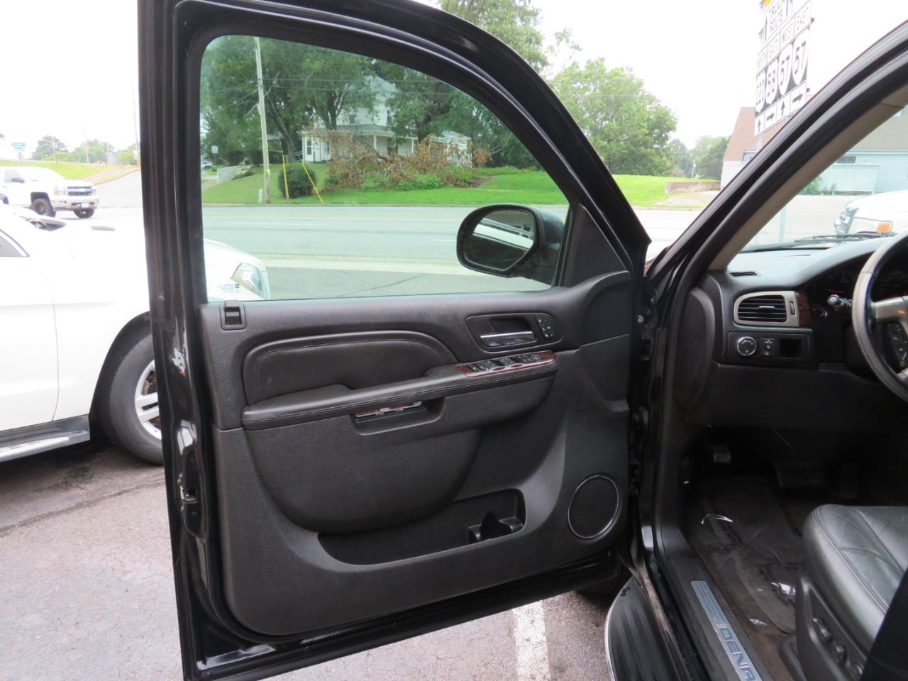 GMC Yukon Denali 4WD 2013