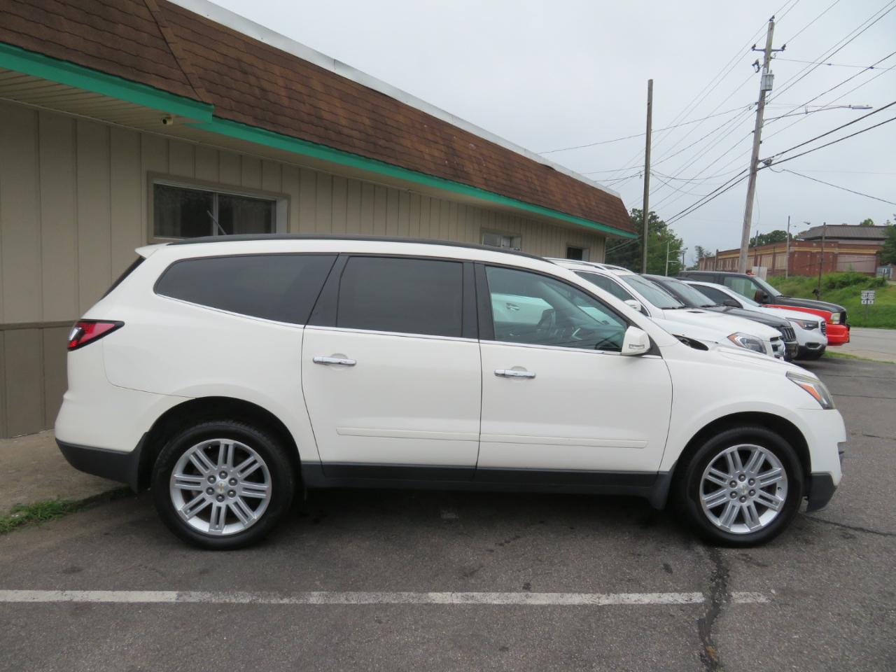 Chevrolet Traverse 1LT FWD 2013