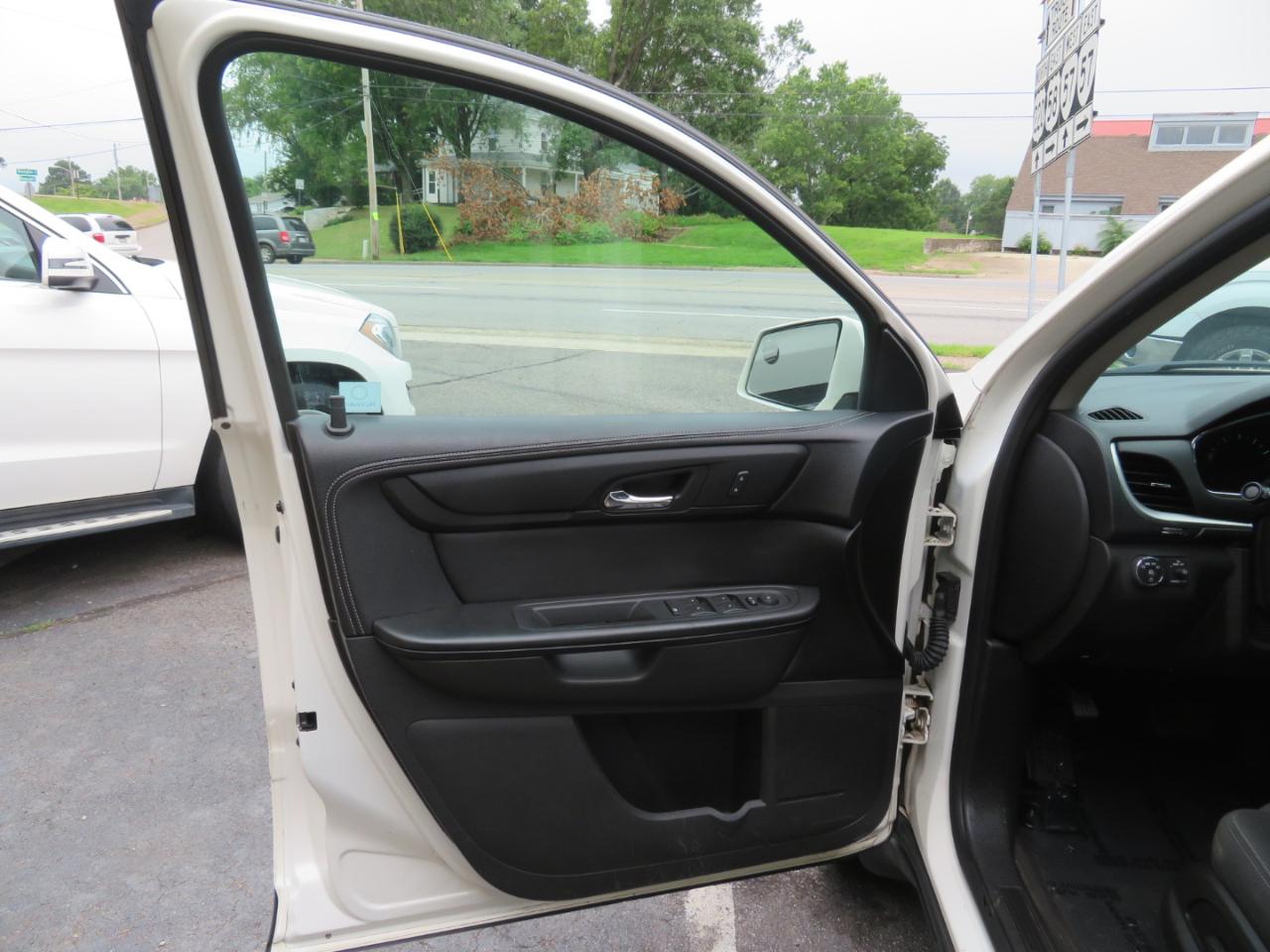 Chevrolet Traverse 1LT FWD 2013