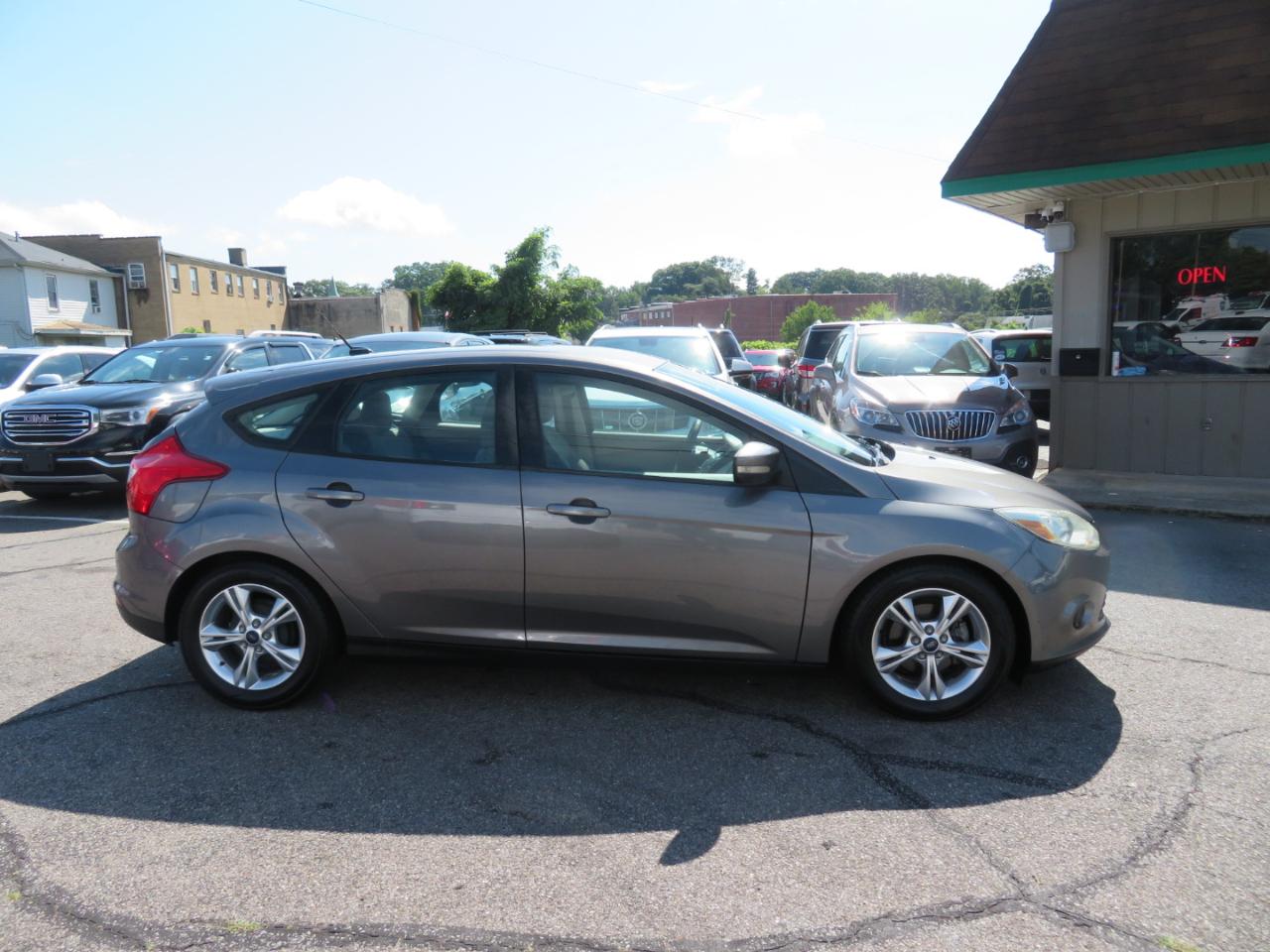 Ford Focus SE Hatch 2014