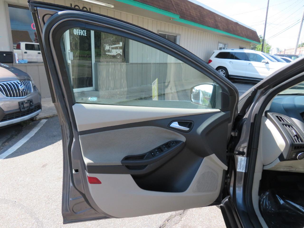 Ford Focus SE Hatch 2014