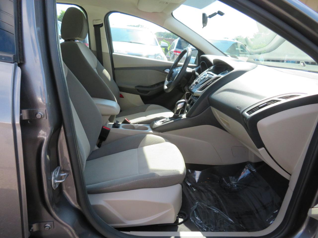 Ford Focus SE Hatch 2014