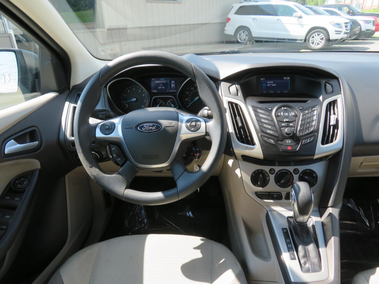 Ford Focus SE Hatch 2014