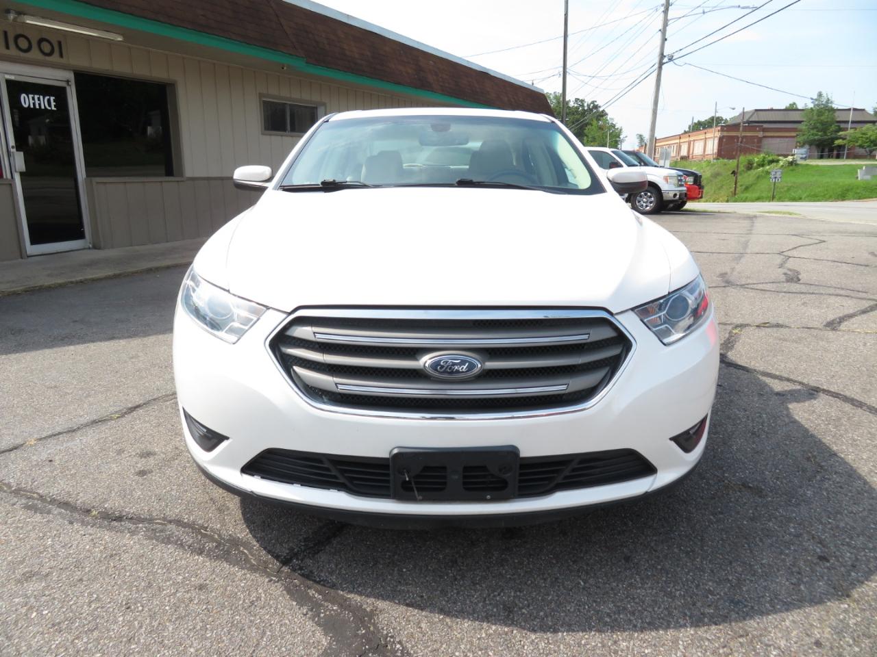 Ford Taurus SEL FWD 2018