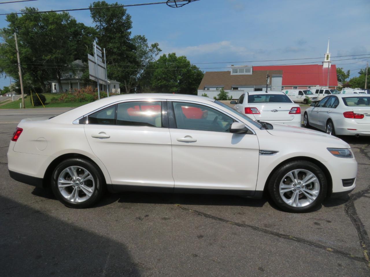 Ford Taurus SEL FWD 2018