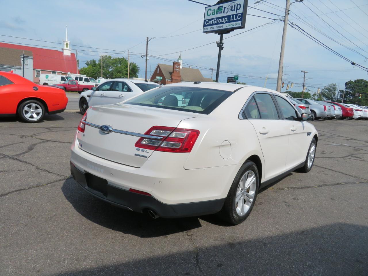 Ford Taurus SEL FWD 2018