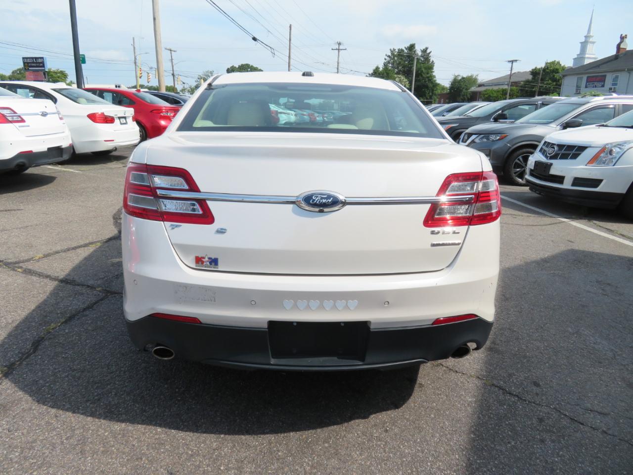 Ford Taurus SEL FWD 2018
