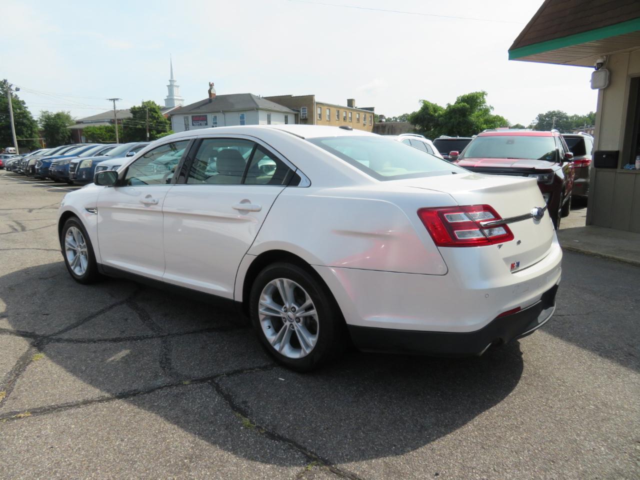 Ford Taurus SEL FWD 2018