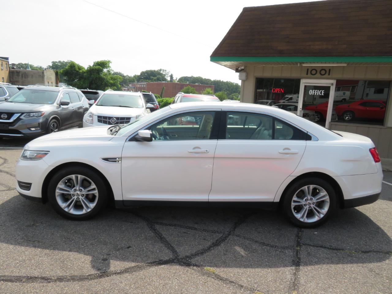 Ford Taurus SEL FWD 2018