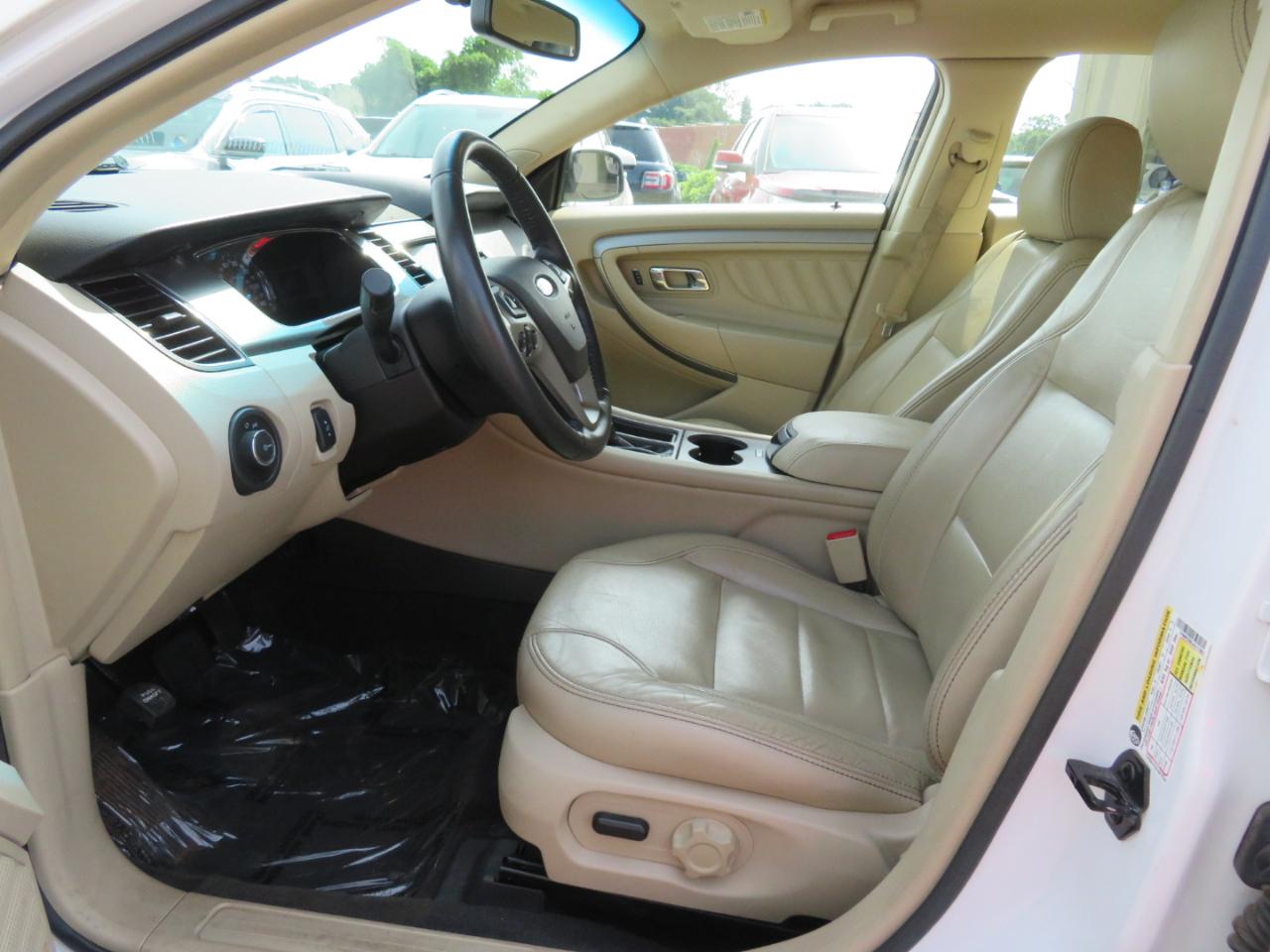 Ford Taurus SEL FWD 2018