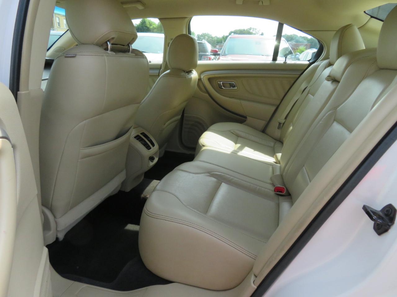 Ford Taurus SEL FWD 2018