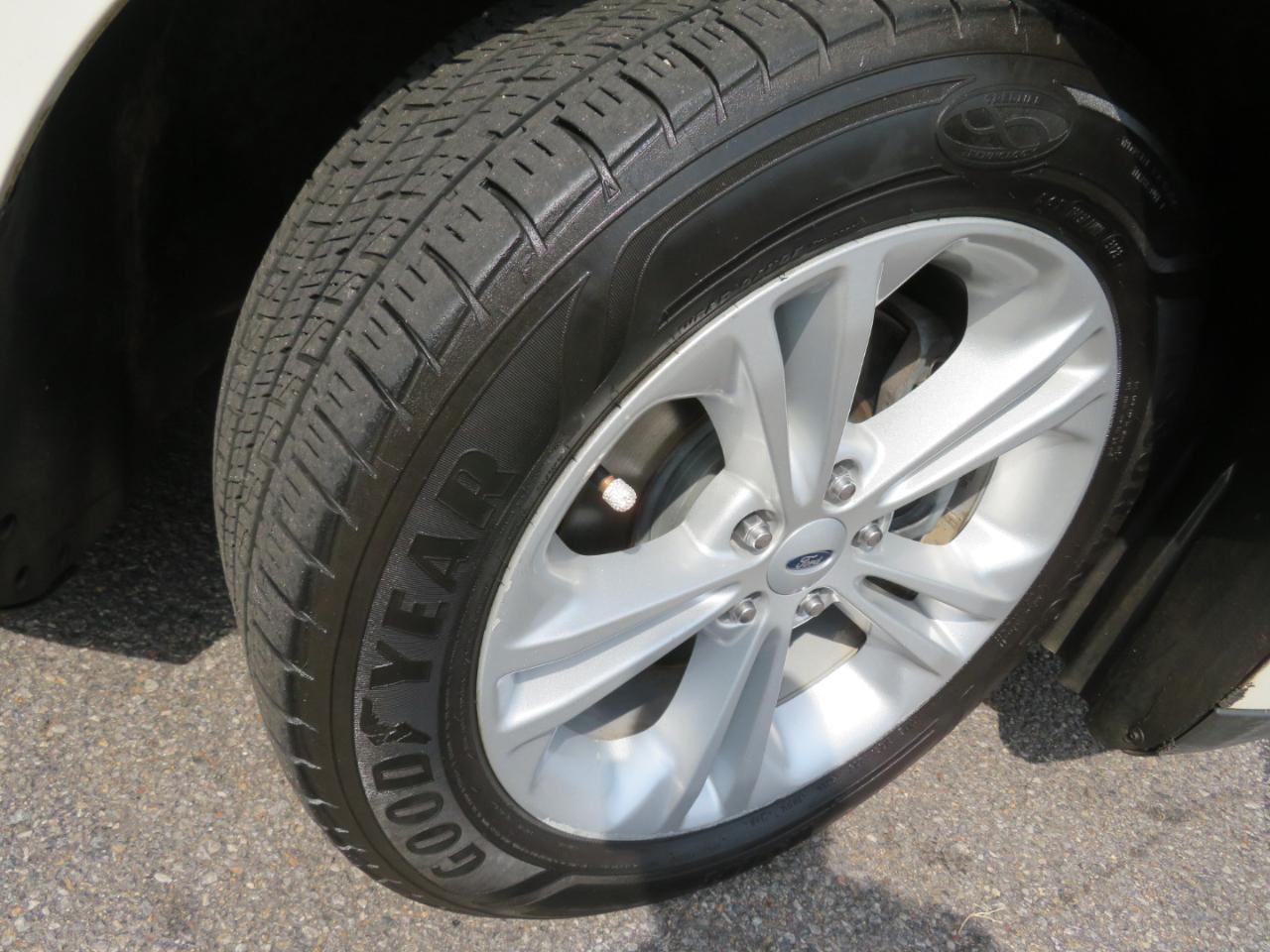 Ford Taurus SEL FWD 2018