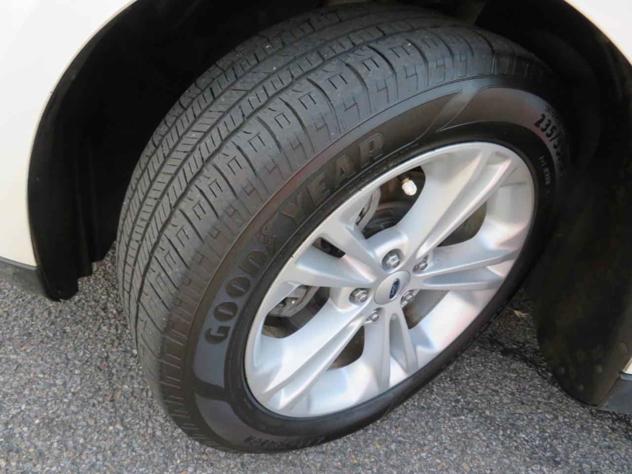 Ford Taurus SEL FWD 2018