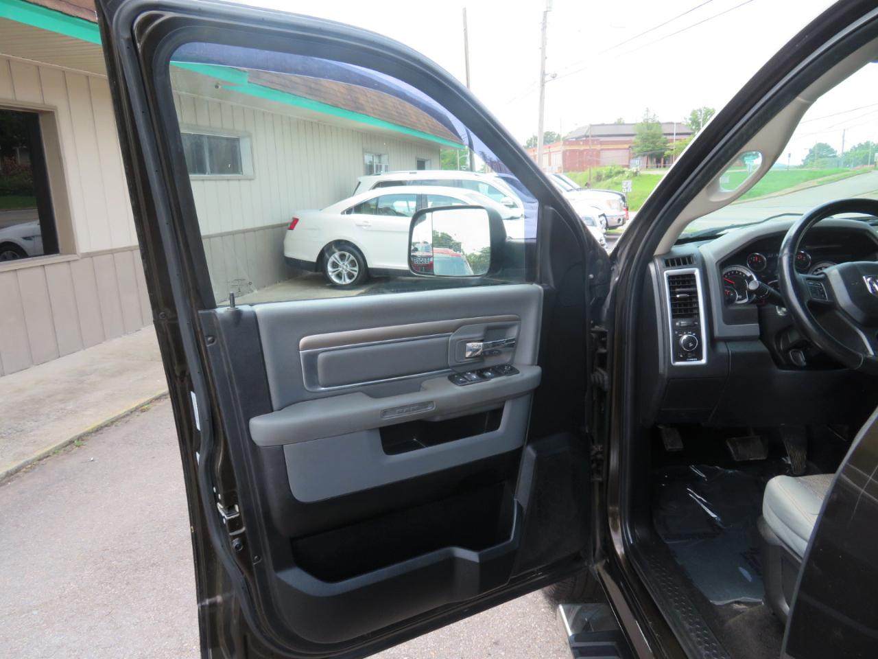 RAM 1500 Big Horn Crew Cab 4WD 2014