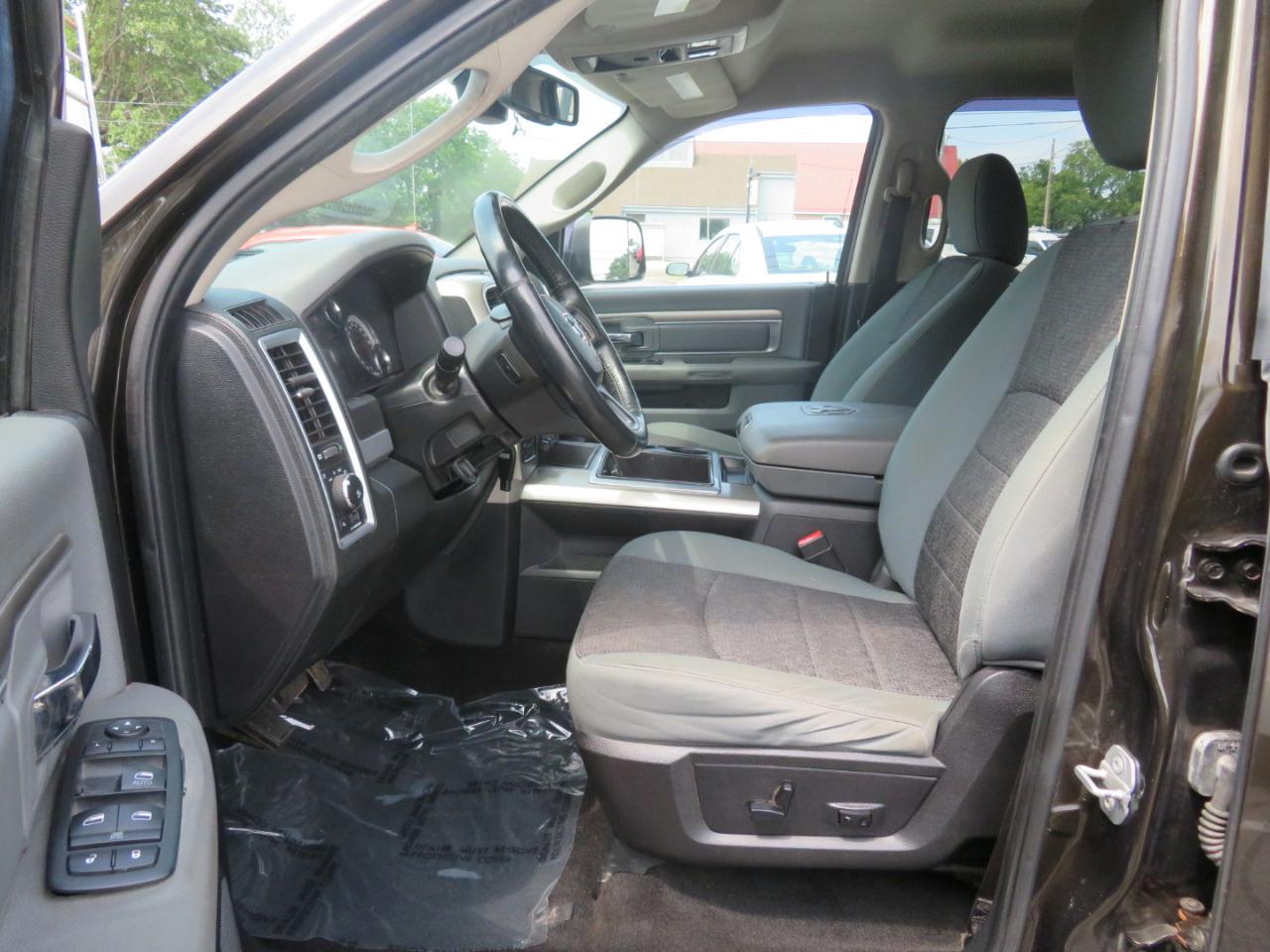 RAM 1500 Big Horn Crew Cab 4WD 2014
