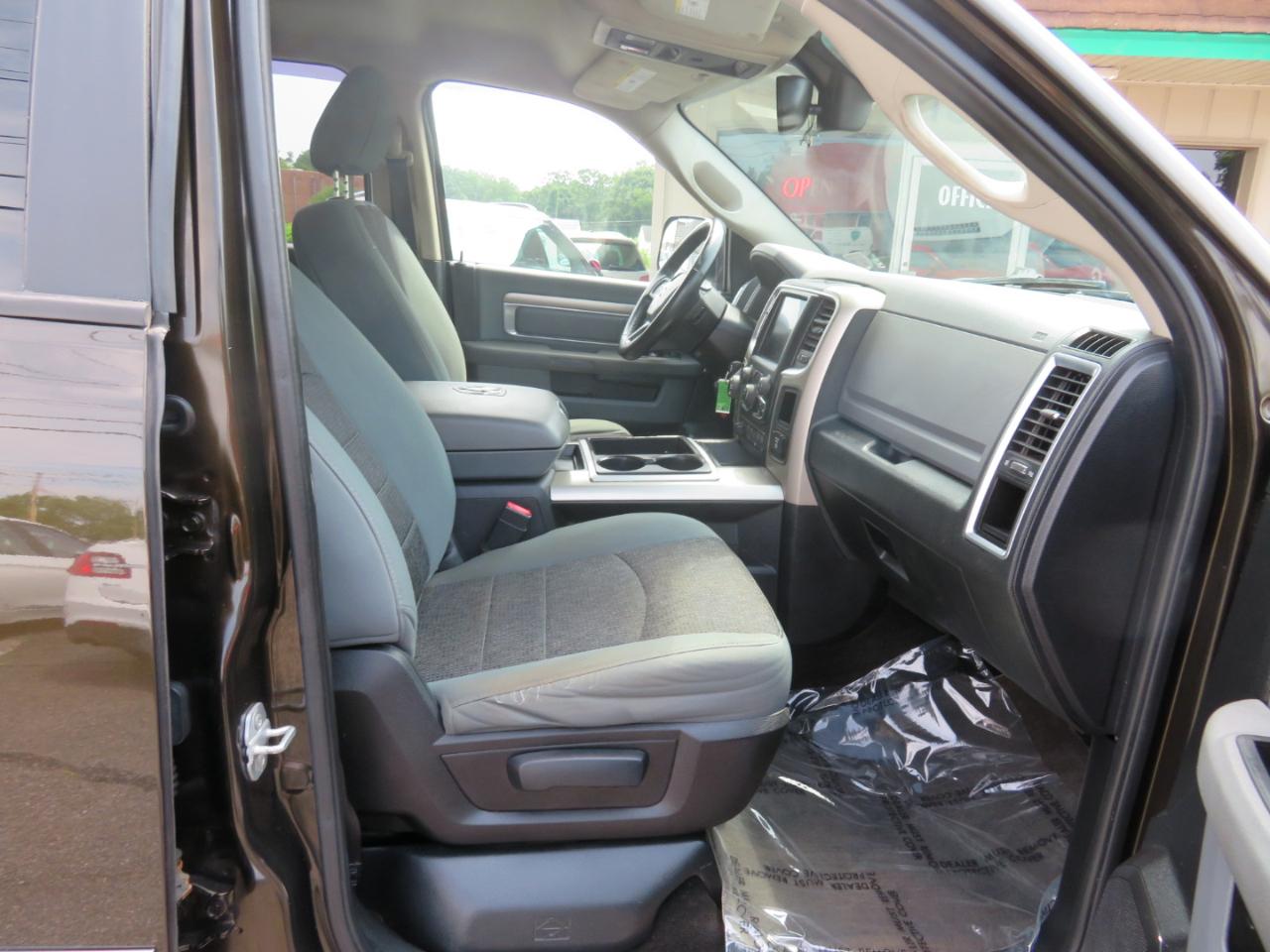 RAM 1500 Big Horn Crew Cab 4WD 2014
