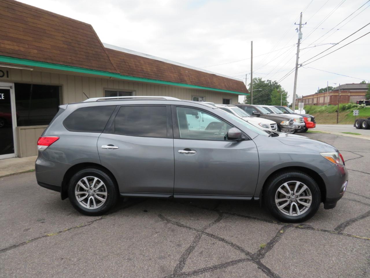 Nissan Pathfinder SV 4WD 2015