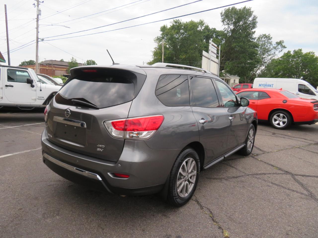 Nissan Pathfinder SV 4WD 2015