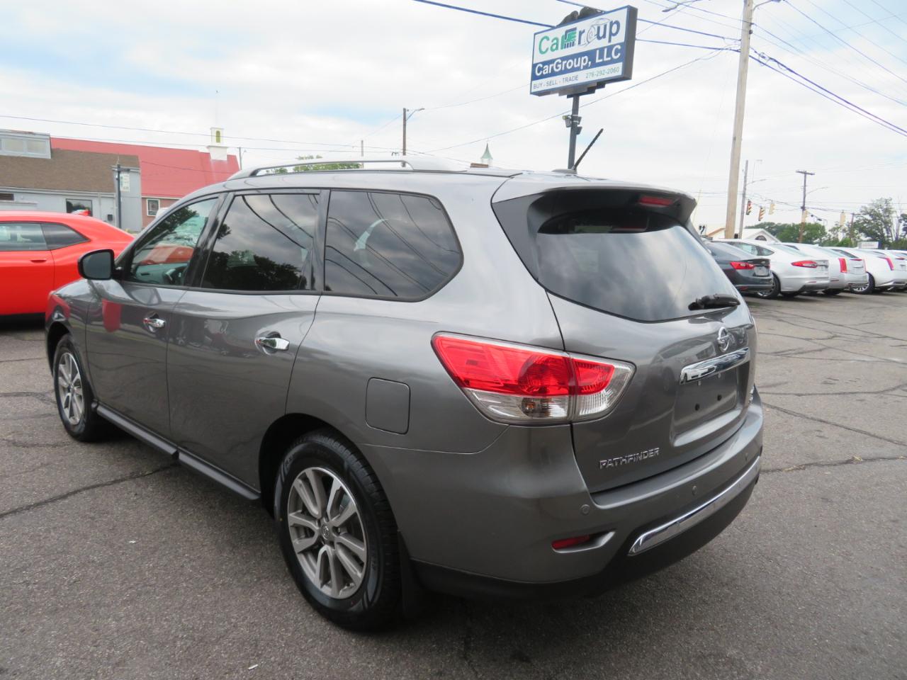 Nissan Pathfinder SV 4WD 2015