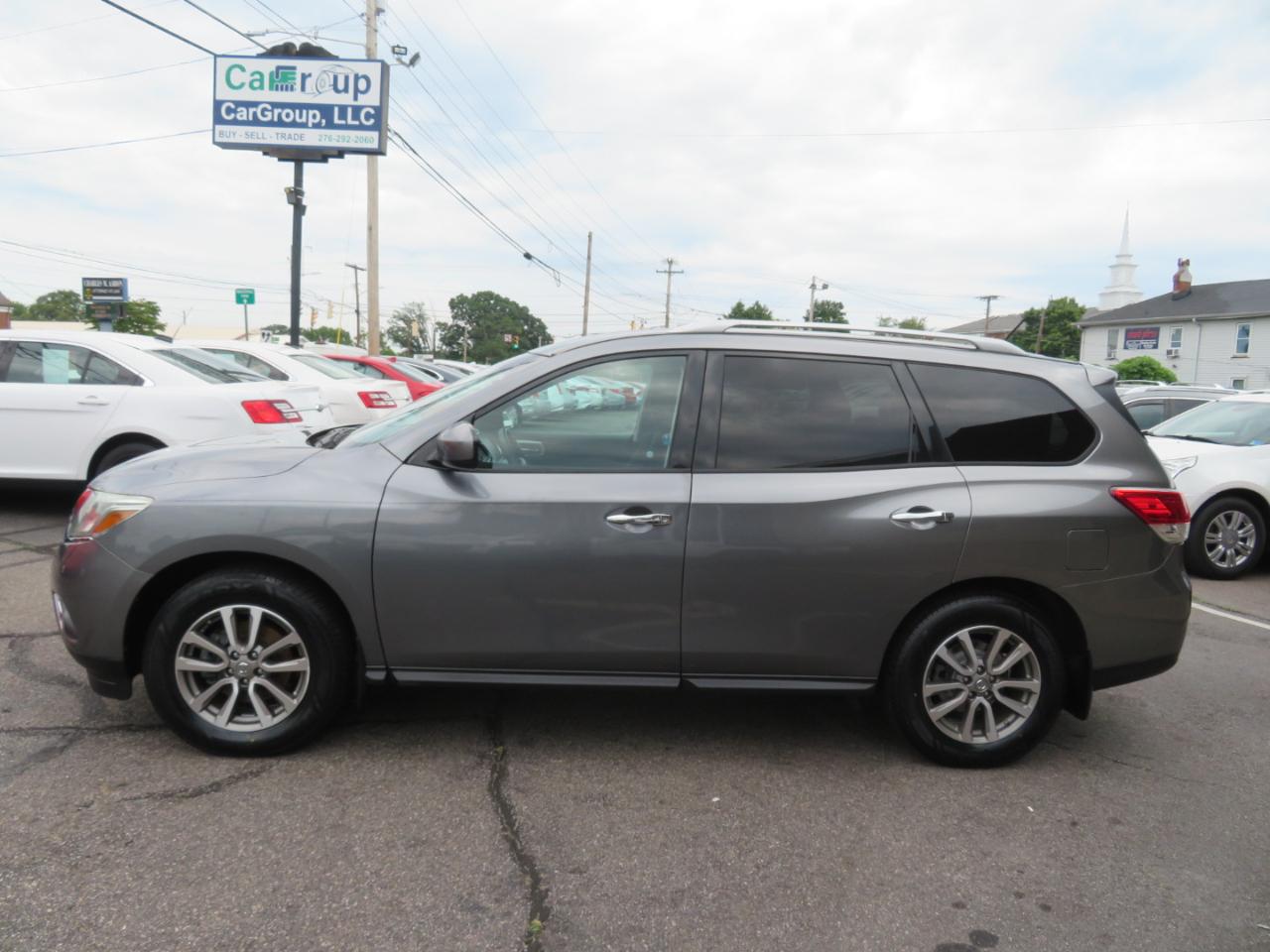 Nissan Pathfinder SV 4WD 2015
