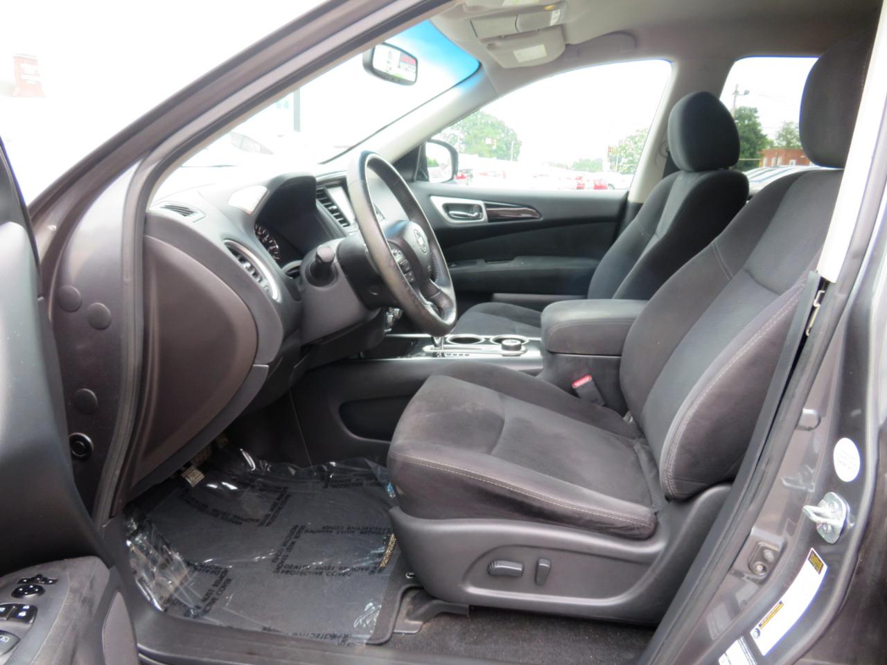 Nissan Pathfinder SV 4WD 2015