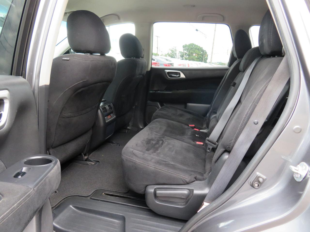 Nissan Pathfinder SV 4WD 2015