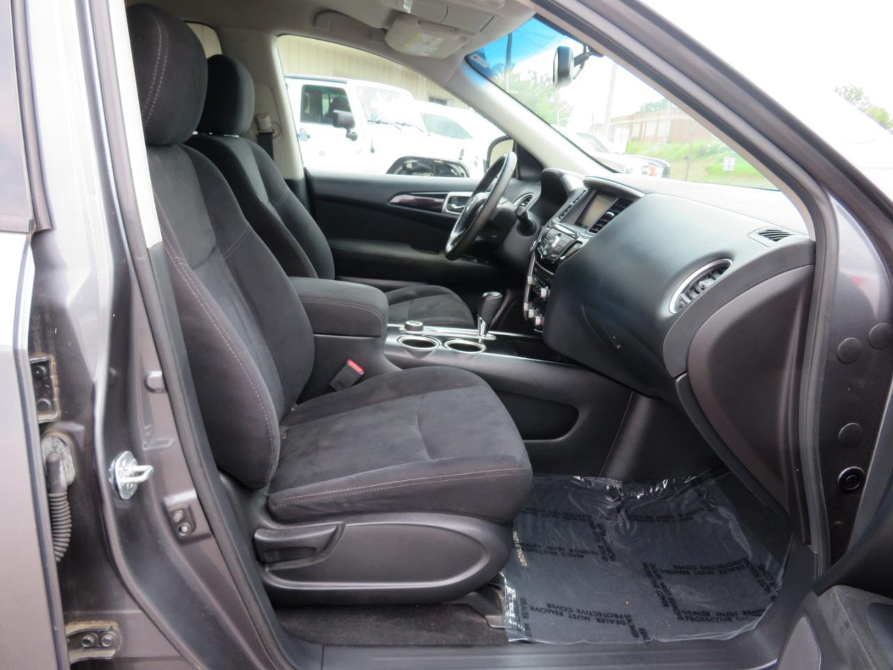 Nissan Pathfinder SV 4WD 2015